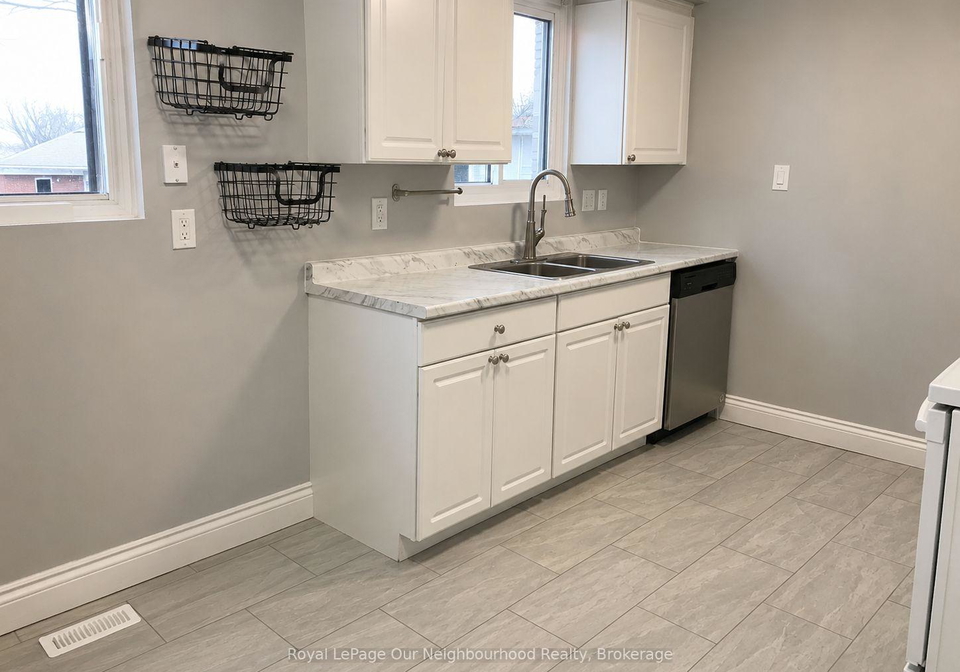 396-fleetwood-drive-oshawa-ontario-e13448730