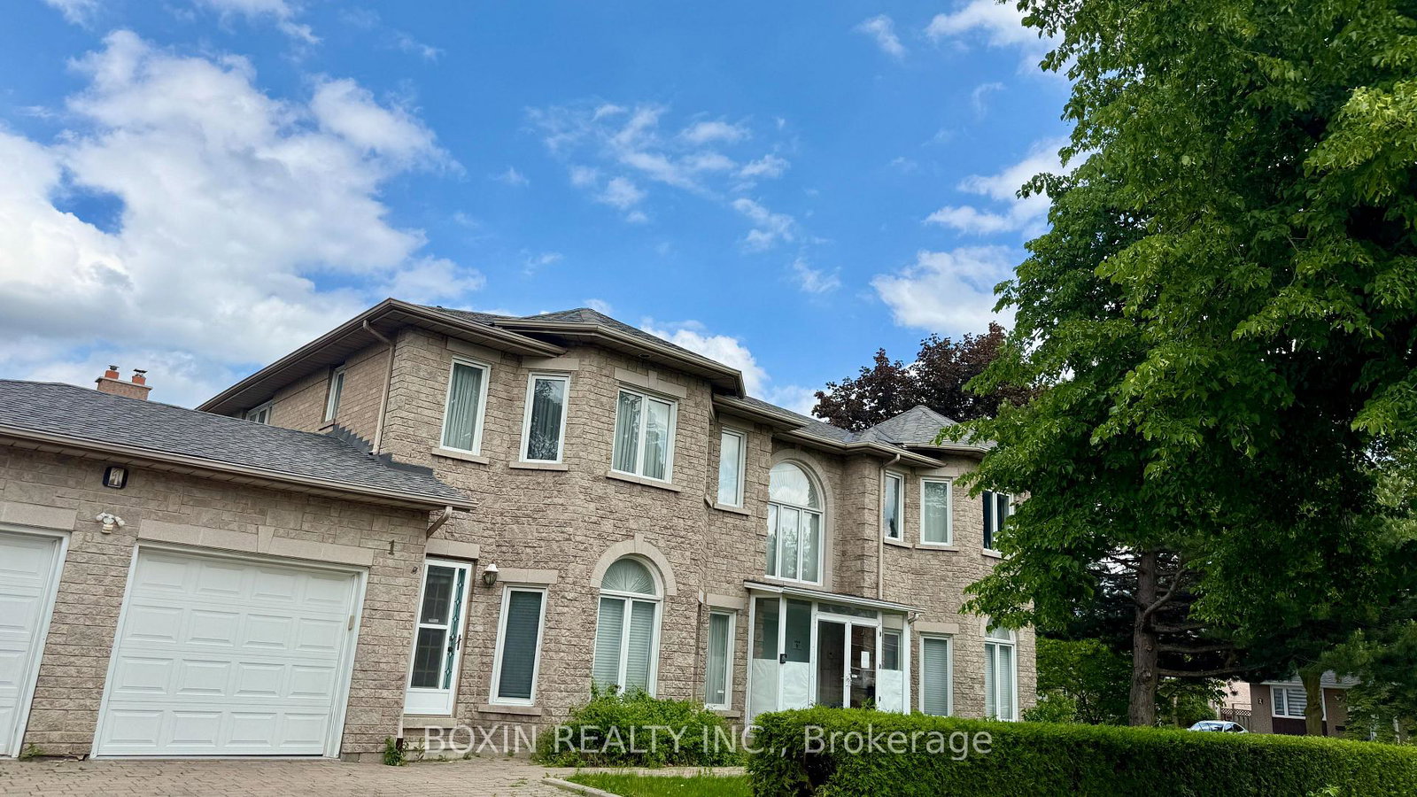 1-adirondack-gate-scarborough-ontario-e13448970