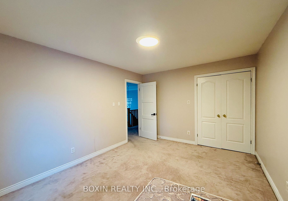 1-adirondack-gate-scarborough-ontario-e13448970