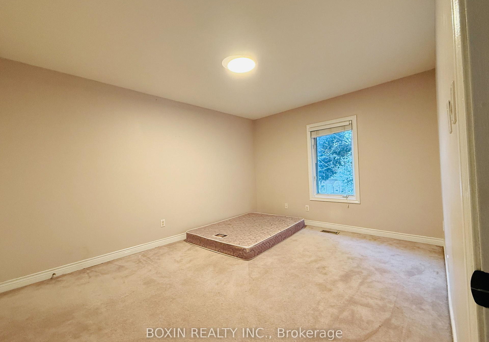 1-adirondack-gate-scarborough-ontario-e13448970