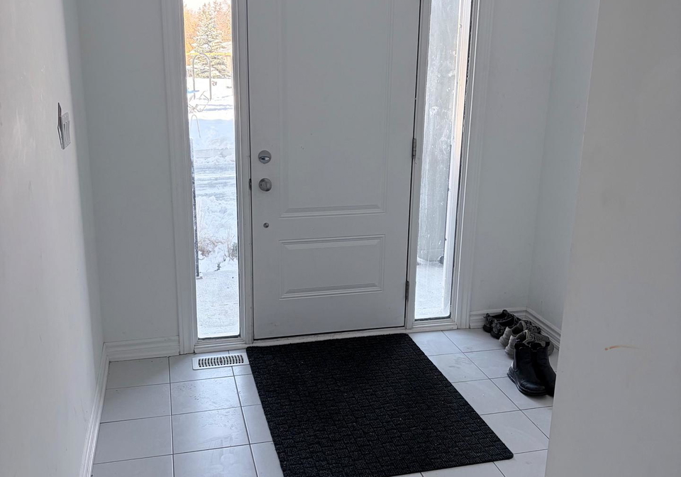 777-chinook-path-oshawa-ontario-e13449074