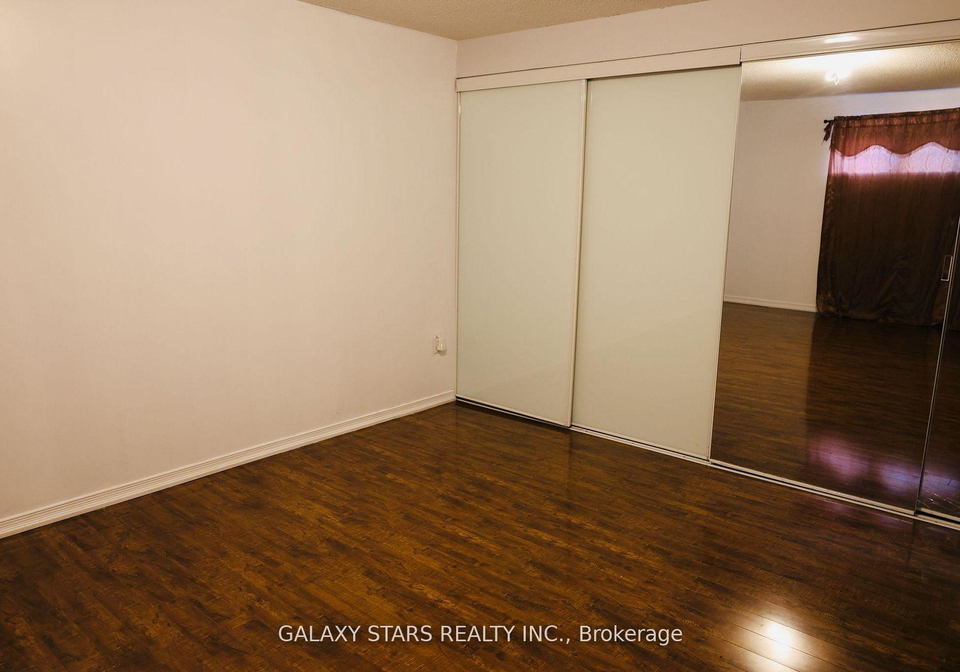 21-styles-crescent-ajax-ontario-e13452872