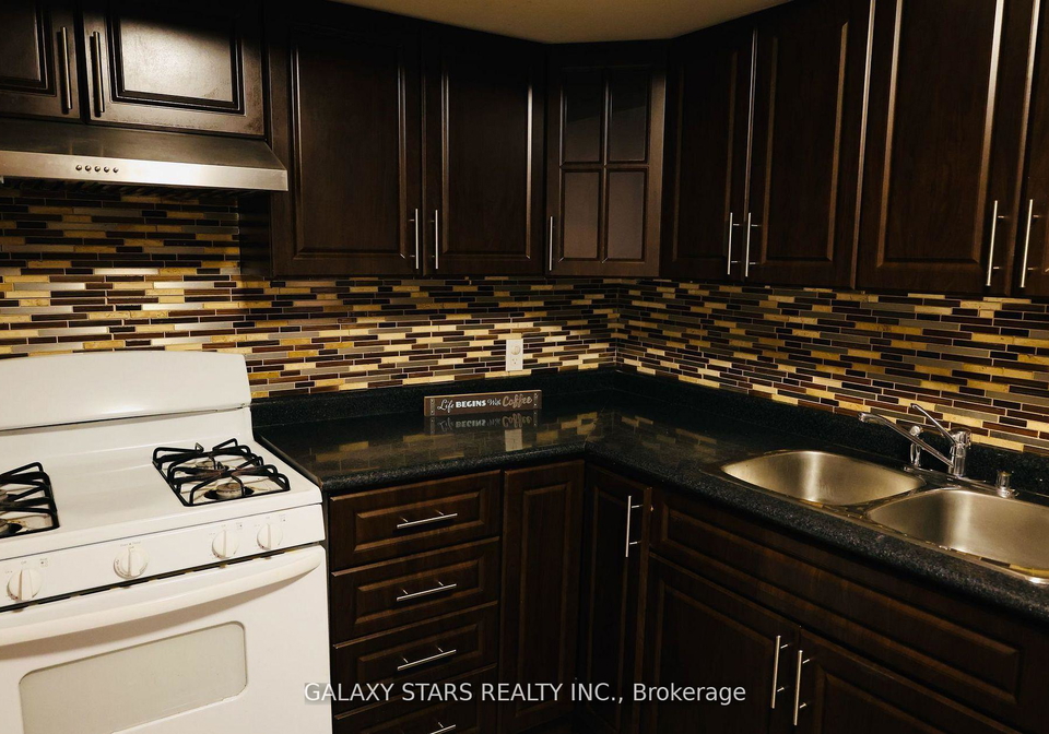 21-styles-crescent-ajax-ontario-e13452872