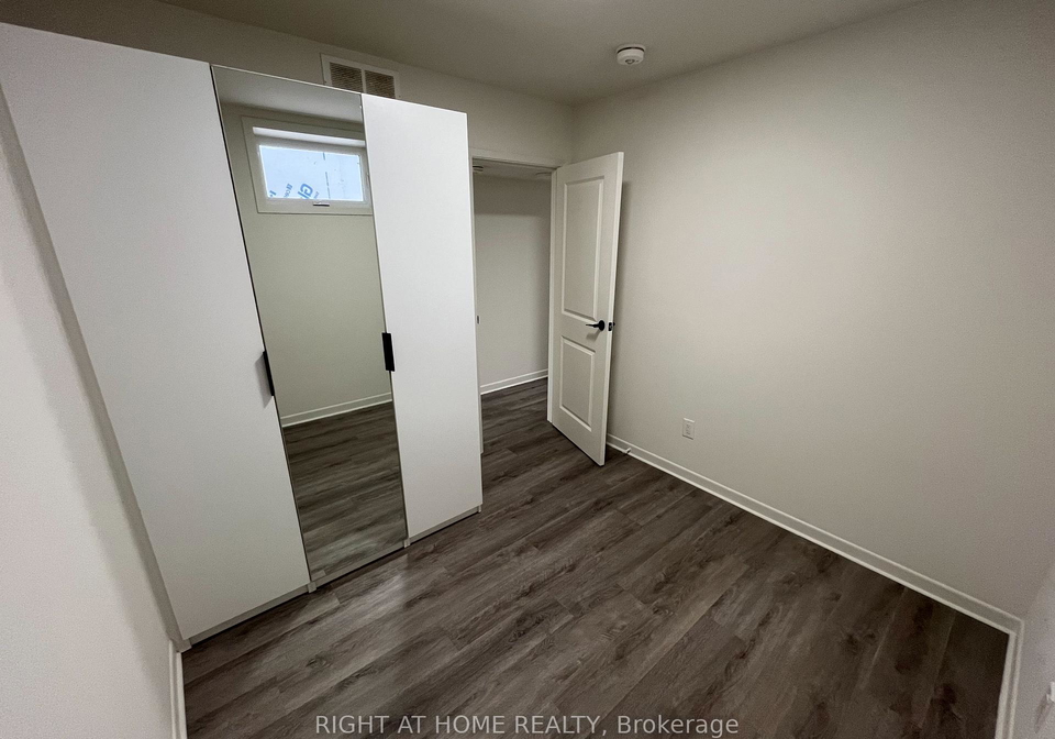 1258-broadview-avenue-east-york-ontario-e13453676