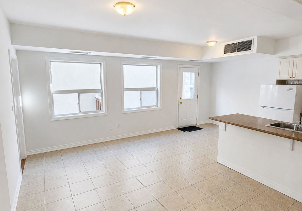1898-danforth-avenue-east-york-ontario-e13457178
