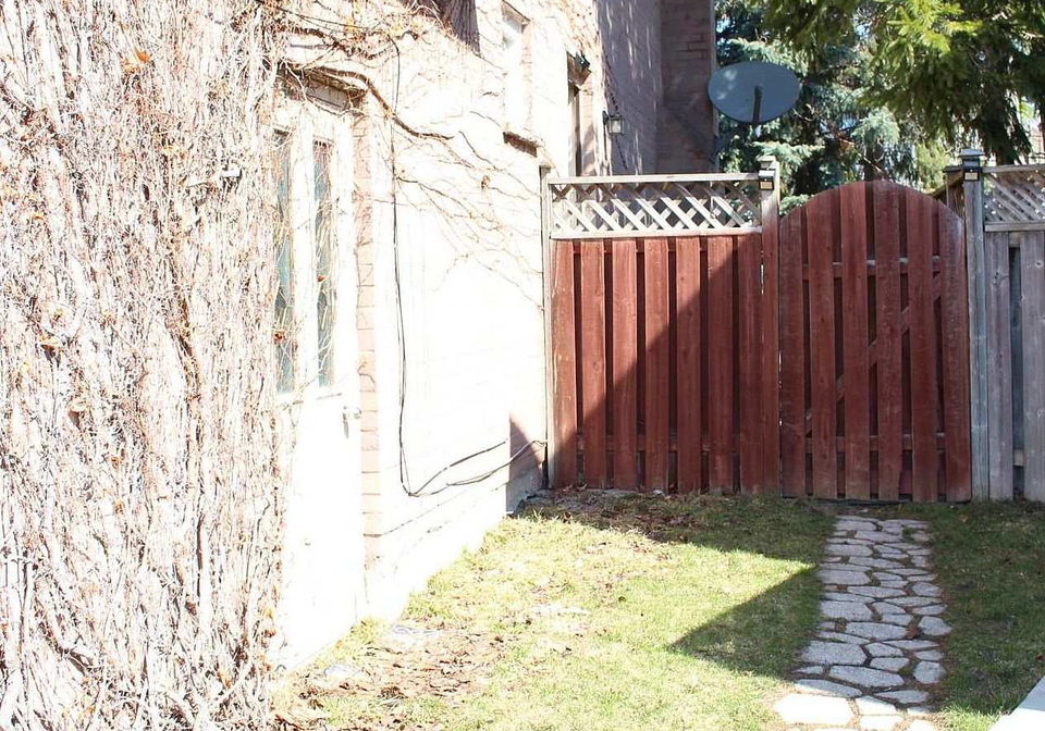 1510-terracotta-bsmt-court-pickering-ontario-e13458798