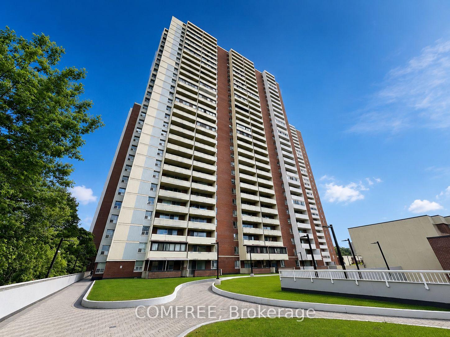 1-massey-square-east-york-ontario-e13458954