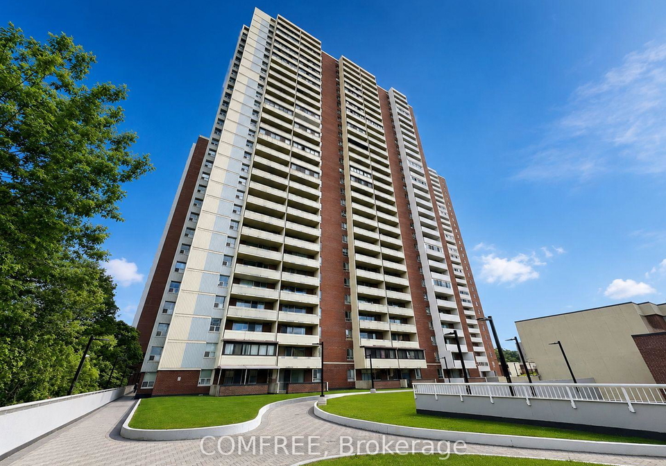 1-massey-square-east-york-ontario-e13458954