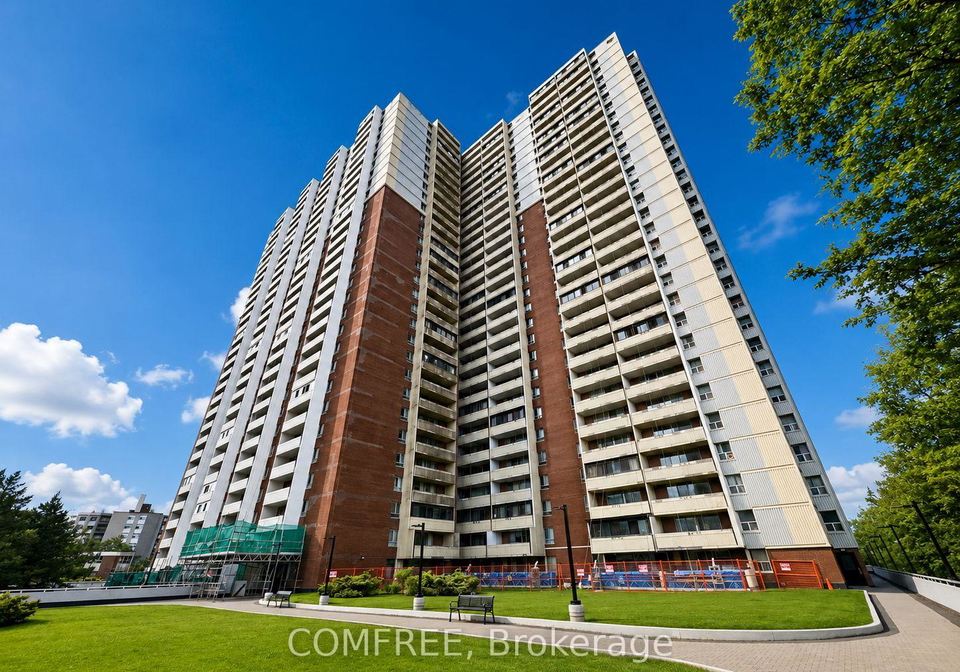 1-massey-square-east-york-ontario-e13458954