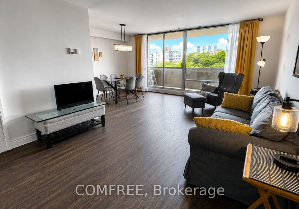 1-massey-square-east-york-ontario-e13458954