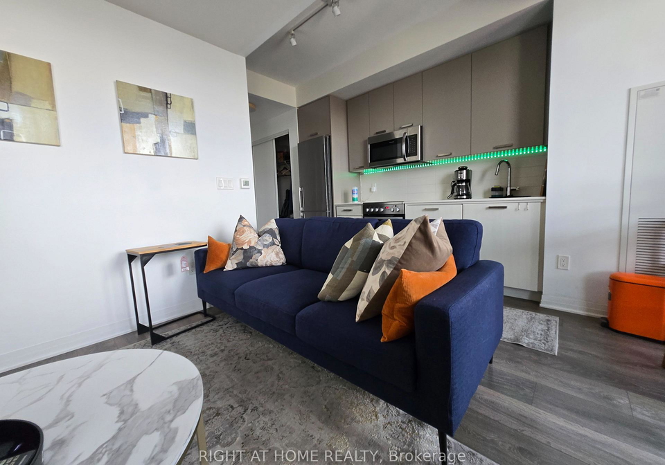 2301-danforth-avenue-e-toronto-ontario-e13460122