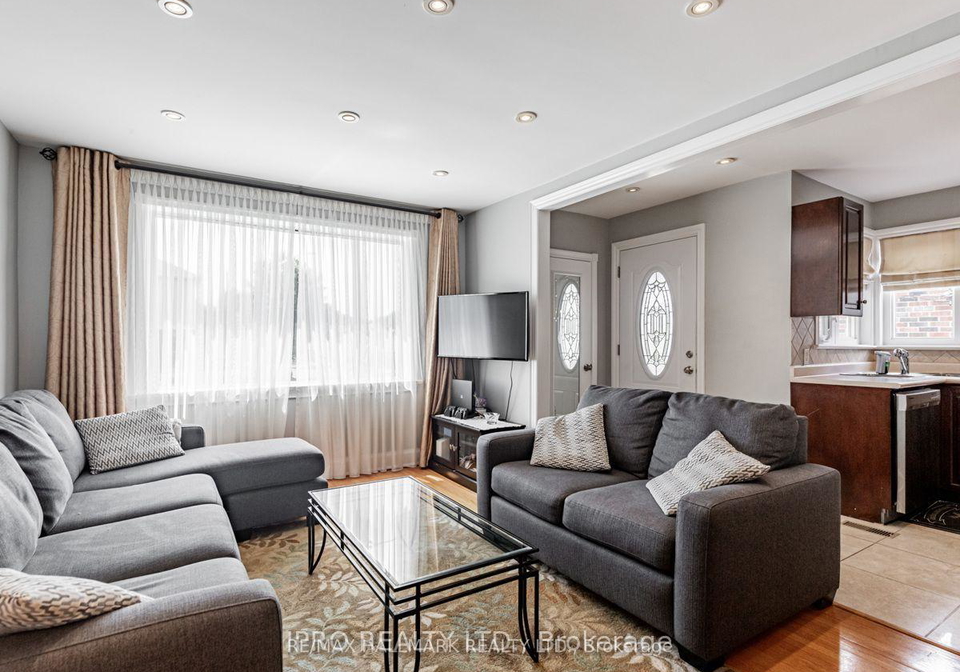 46-tiago-avenue-east-york-ontario-e13460804