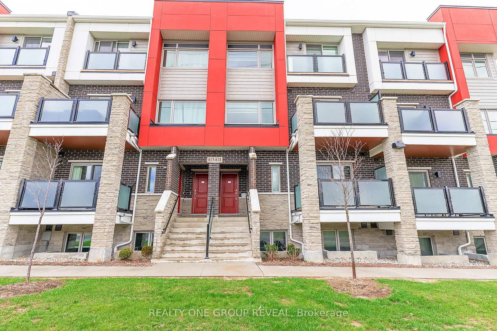 616-1034-reflection-place-pickering-ontario-e13460904