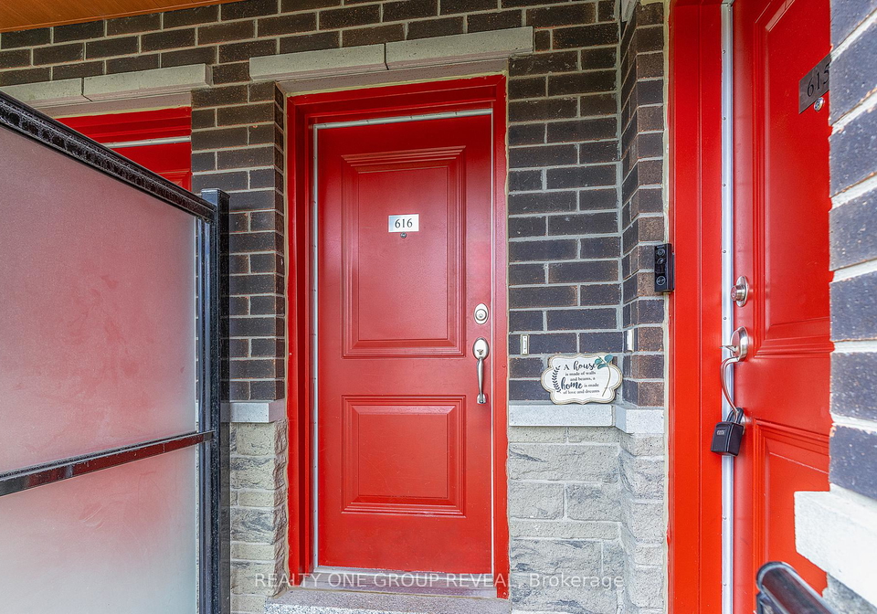 616-1034-reflection-place-pickering-ontario-e13460904