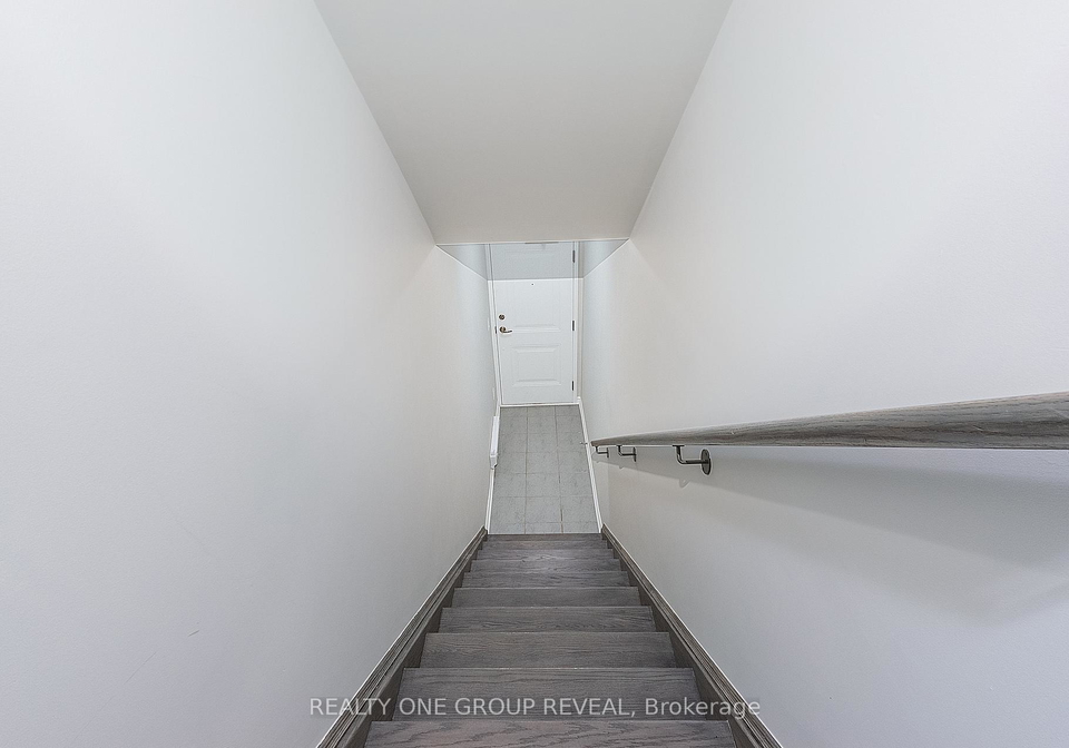 616-1034-reflection-place-pickering-ontario-e13460904