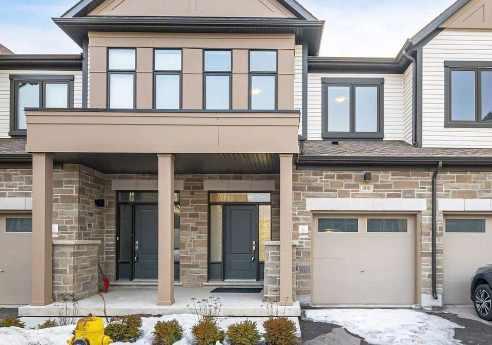 300-okanagan-path-oshawa-ontario-e13461108