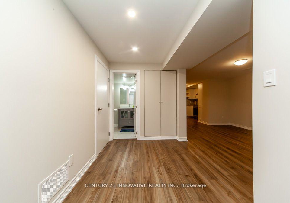 16-long-drive-whitby-ontario-e13461614