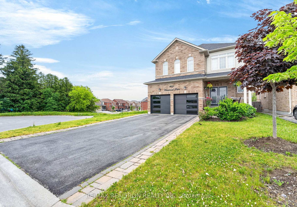 902-wrenwood-drive-oshawa-ontario-e13461658
