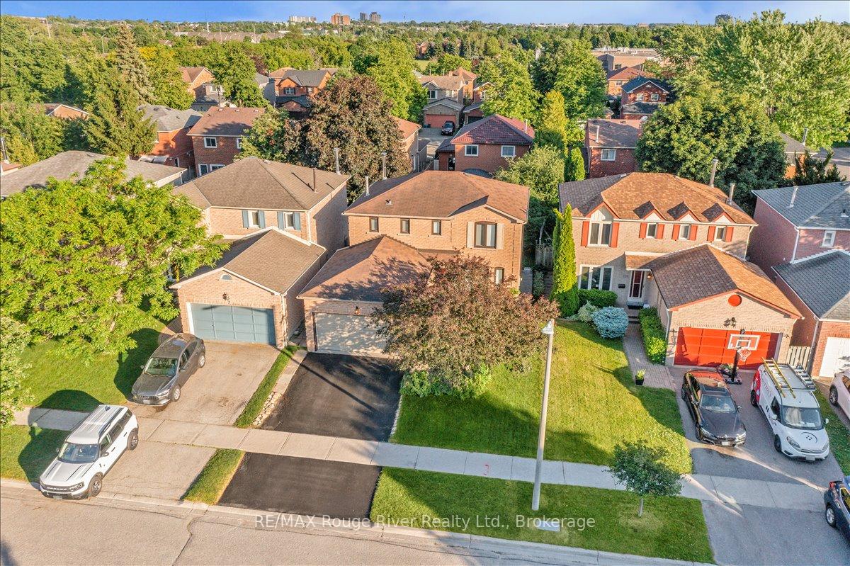 5-gurr-crescent-ajax-ontario-e13462148