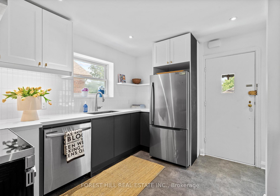 6-barrett-road-east-york-ontario-e13462688