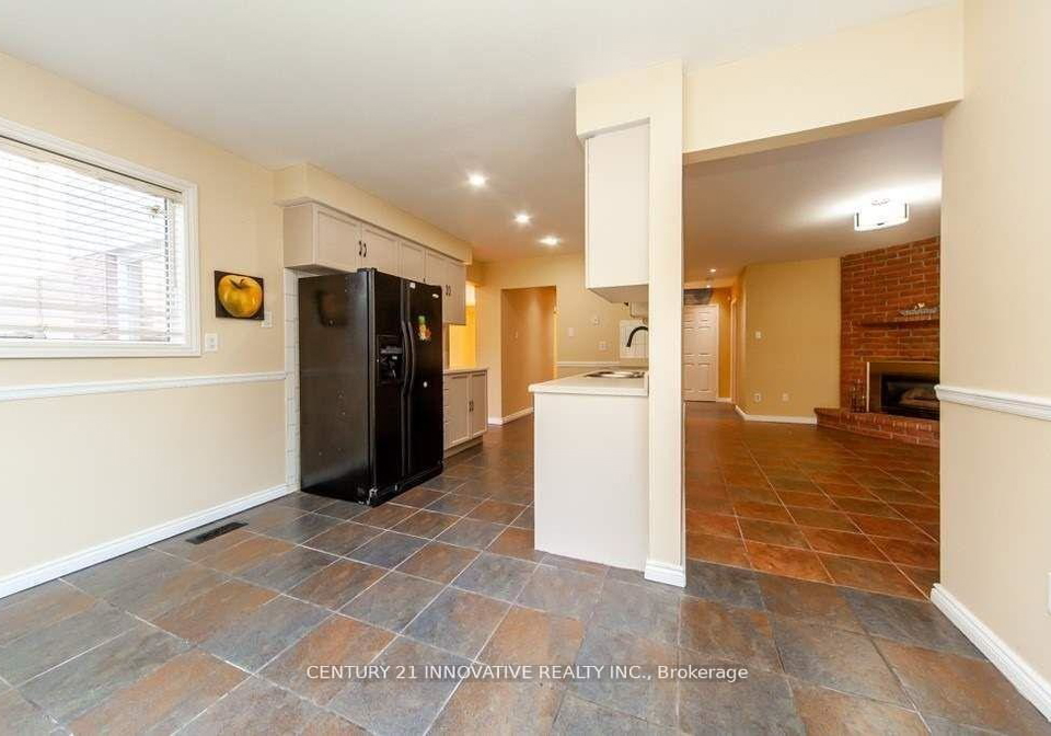 16-long-drive-whitby-ontario-e13463000