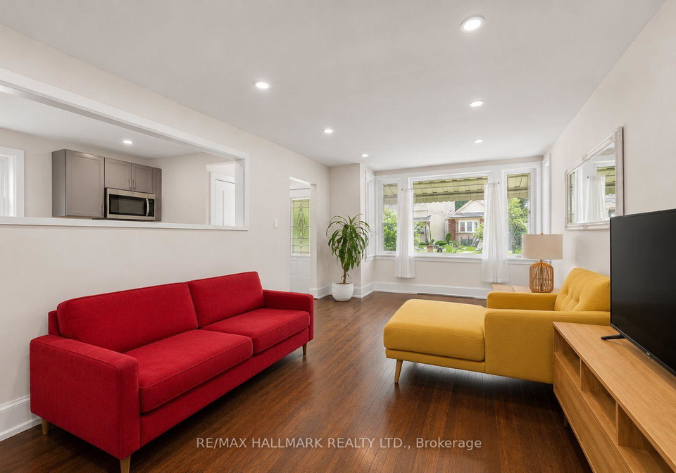 8-davies-crescent-east-york-ontario-e13464572