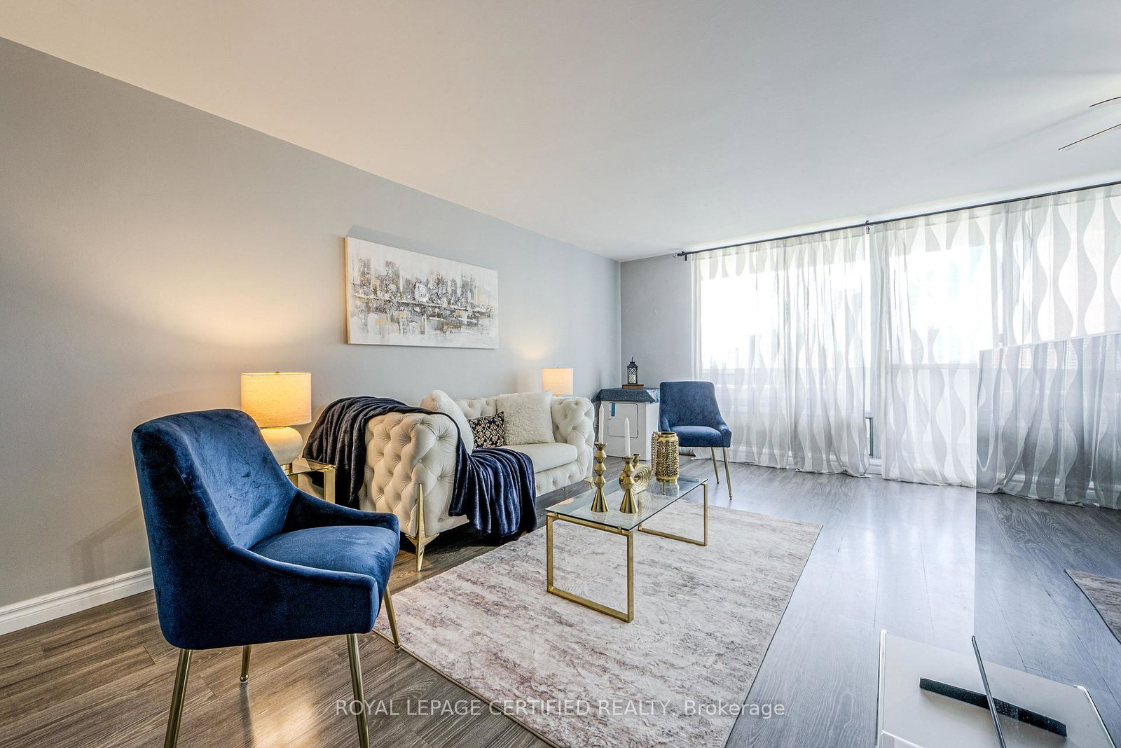 1-massey-square-east-york-ontario-e13466492