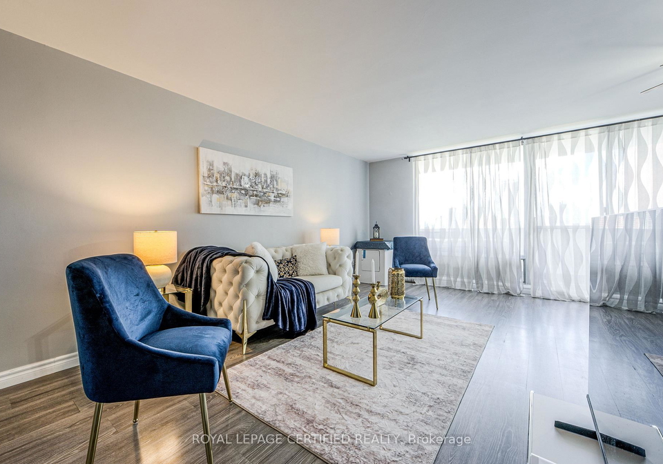 1-massey-square-east-york-ontario-e13466492