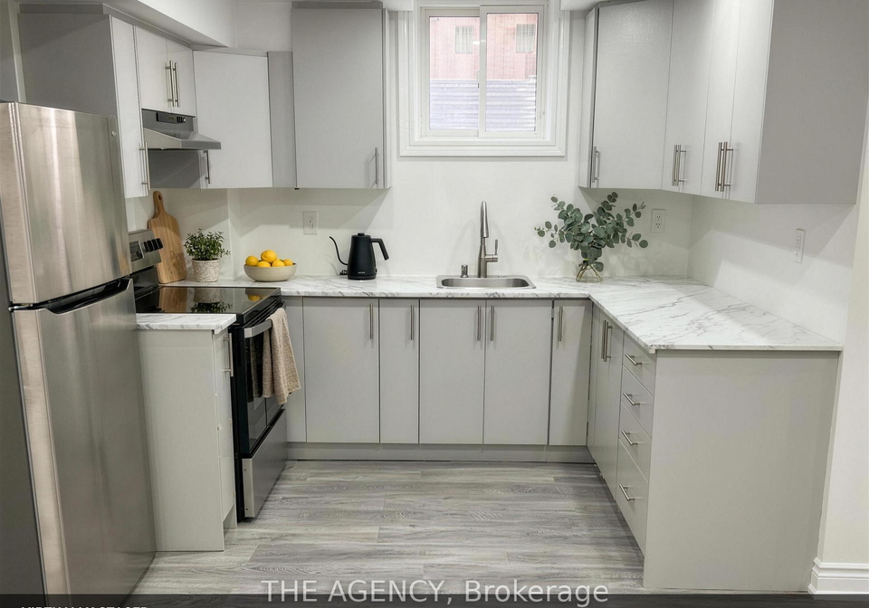 16-wilsongary-circle-ajax-ontario-e13466858