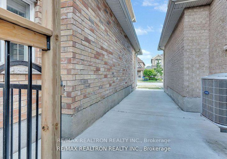 4-oceanpearl-crescent-whitby-ontario-e13469968