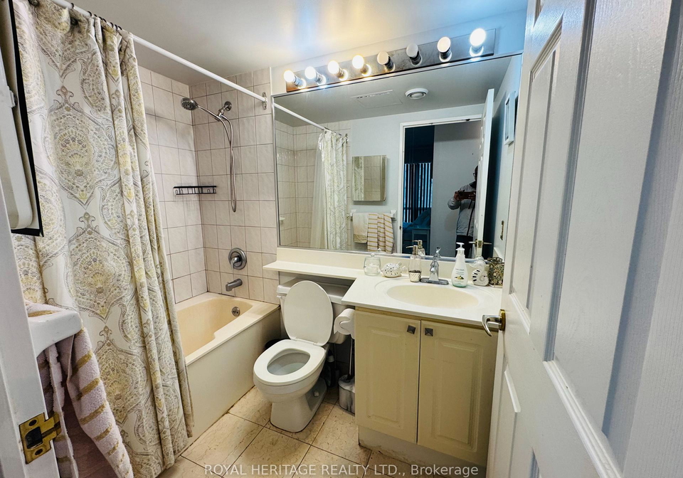 8-lee-centre-drive-scarborough-ontario-e13470656