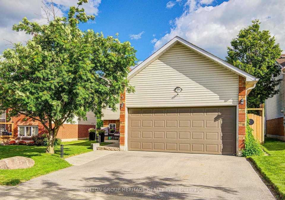 19-hooper-square-clarington-ontario-e13471208