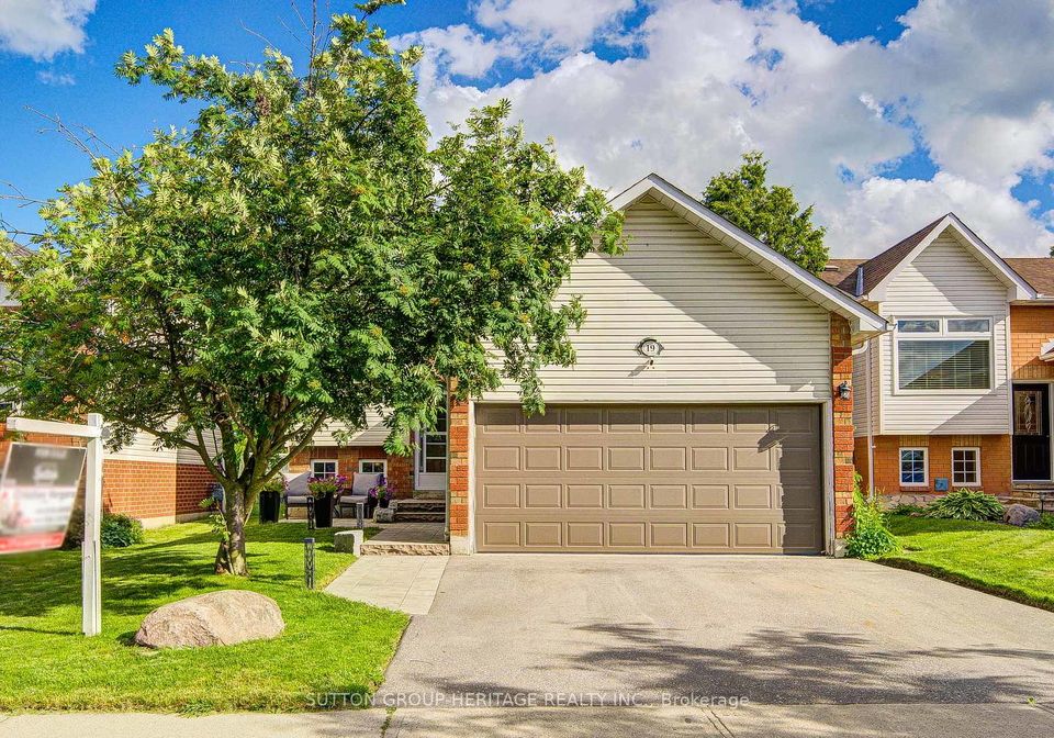 19-hooper-square-clarington-ontario-e13471208