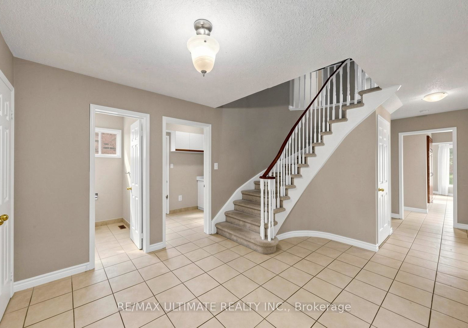 499-lightfoot-place-pickering-ontario-e13471486