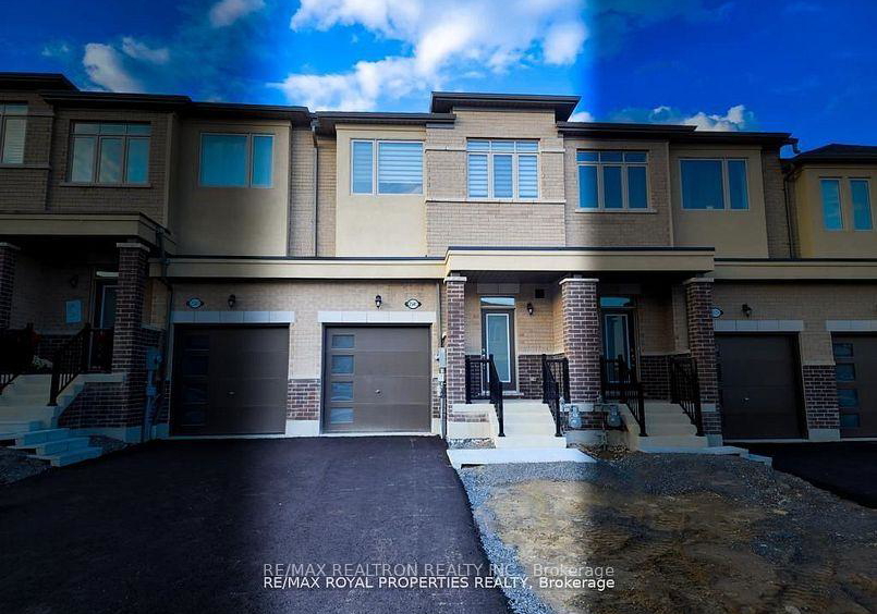 2541-winter-words-drive-oshawa-ontario-e13472142