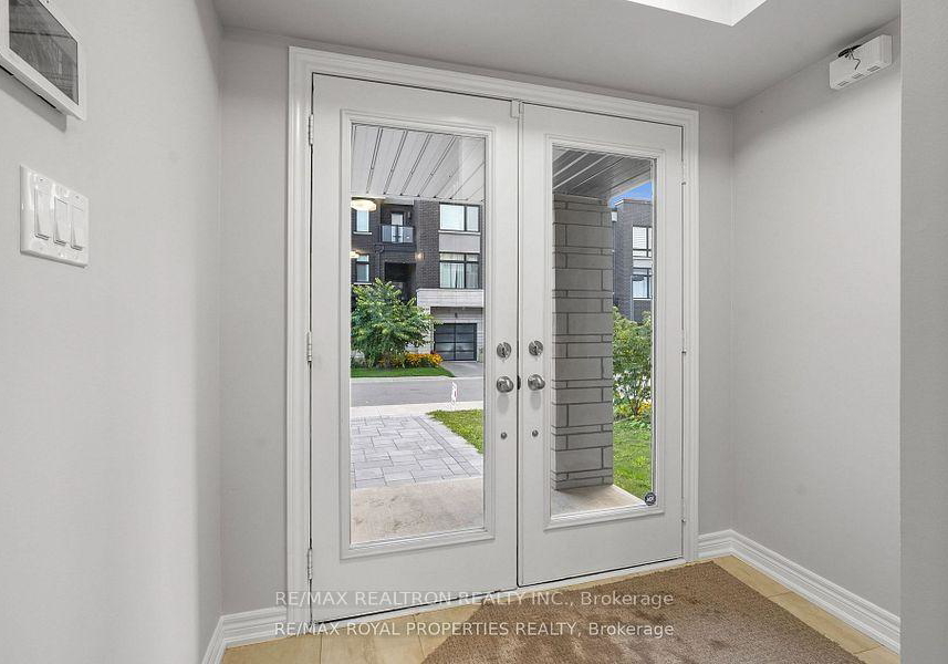 1357-gull-crossing-pickering-ontario-e13472468