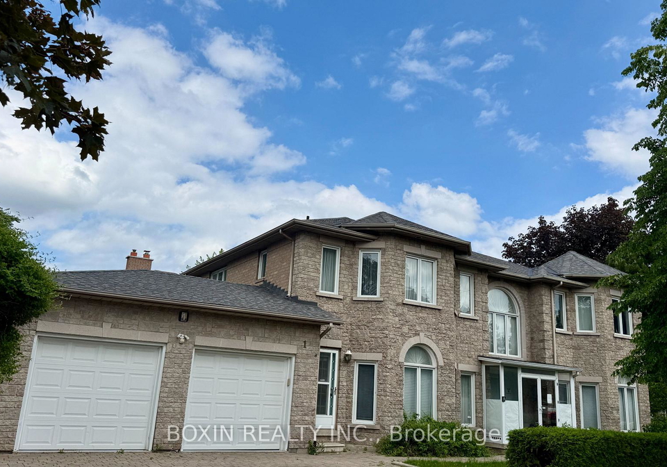 1-adirondack-gate-scarborough-ontario-e13472578