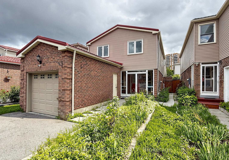 61-horseshoe-crescent-scarborough-ontario-e13474992