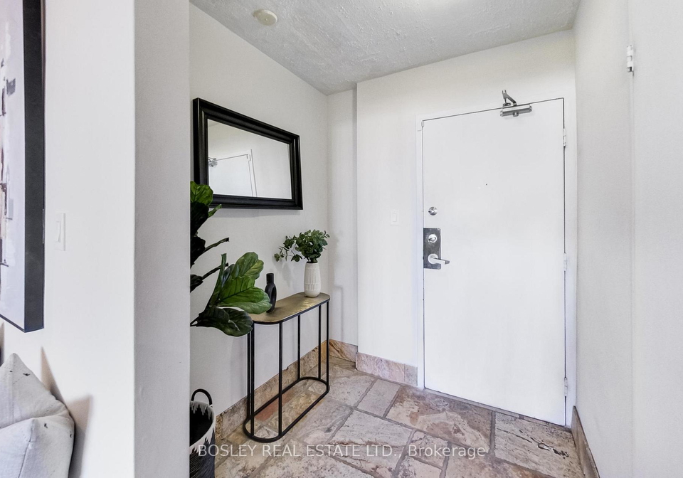 3-massey-square-east-york-ontario-e13475868
