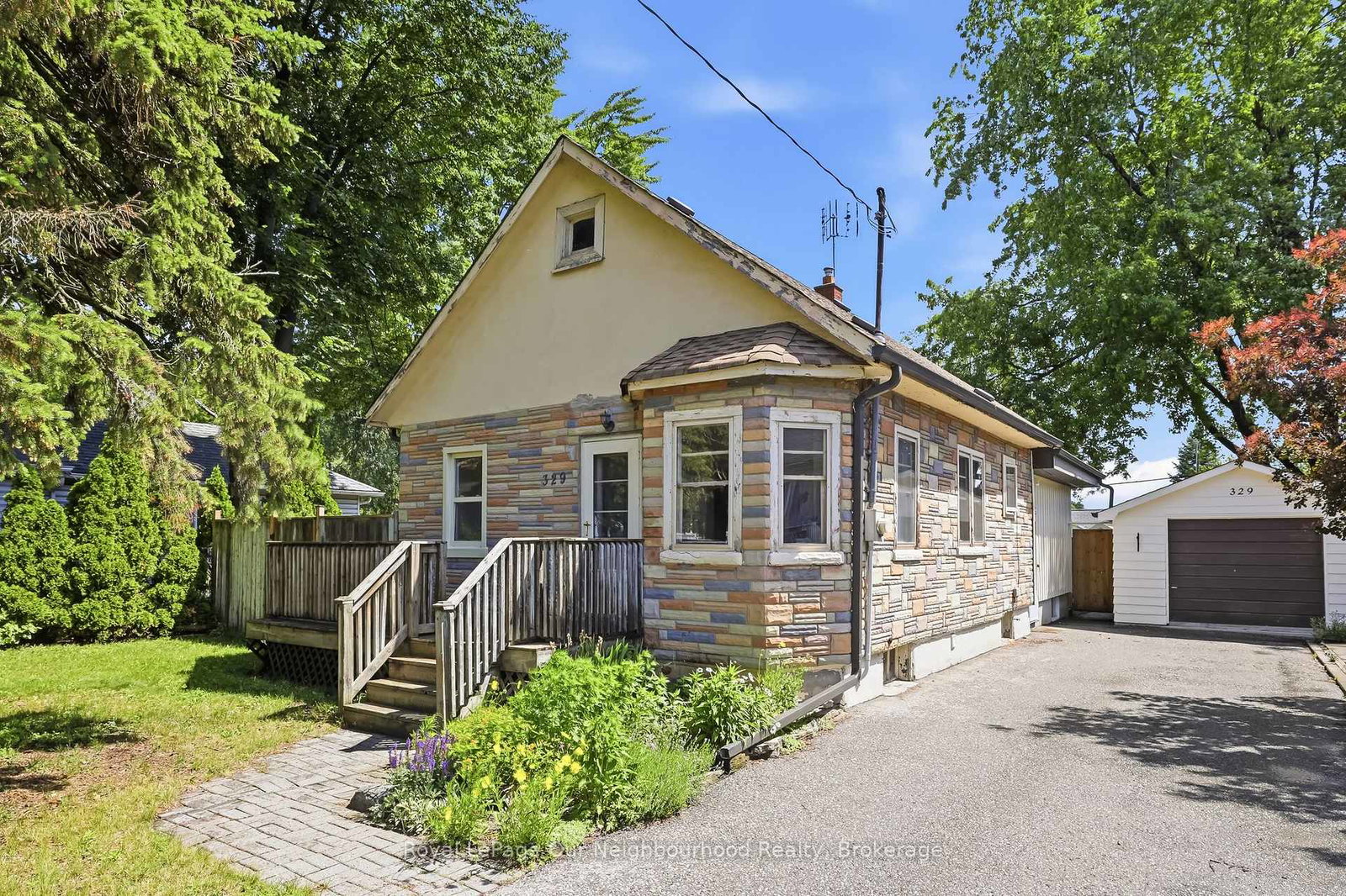 329-perry-street-whitby-ontario-e13476578