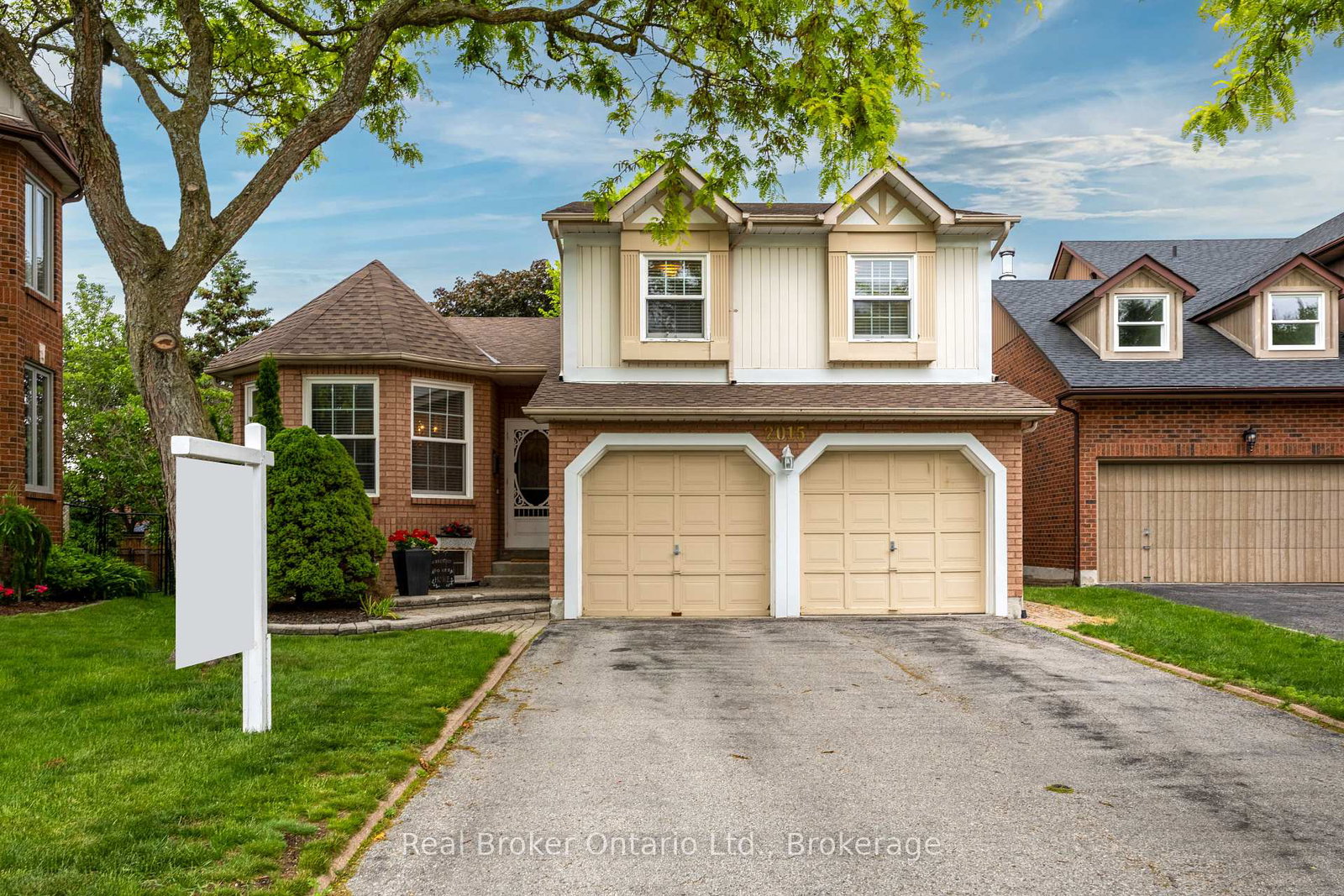 2015-blairwood-court-pickering-ontario-e13476594