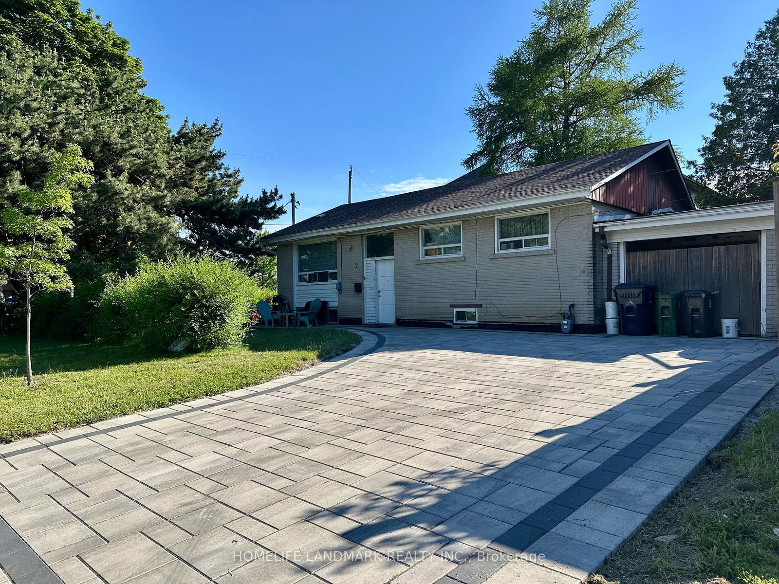 2-adirondack-gate-scarborough-ontario-e13477210