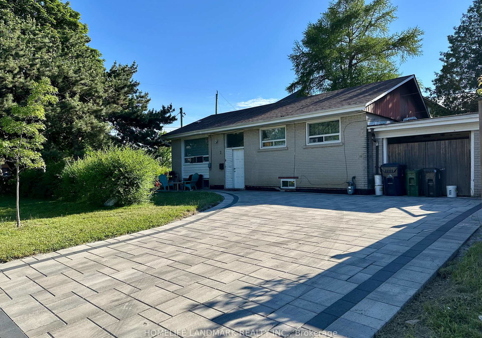 2-adirondack-gate-scarborough-ontario-e13477210