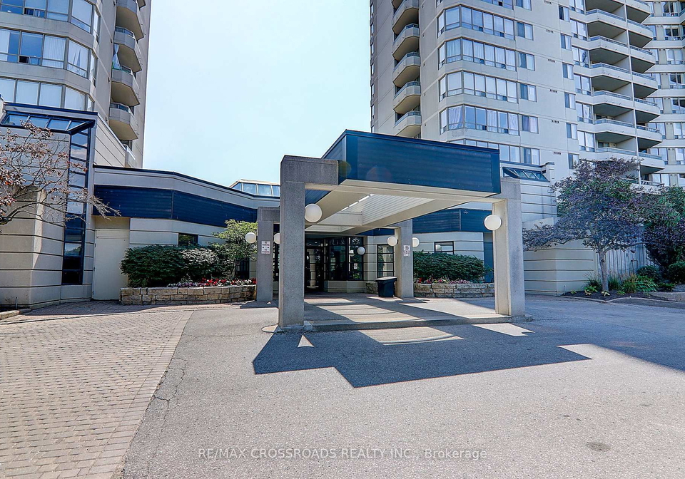 160-alton-towers-circle-scarborough-ontario-e13477310