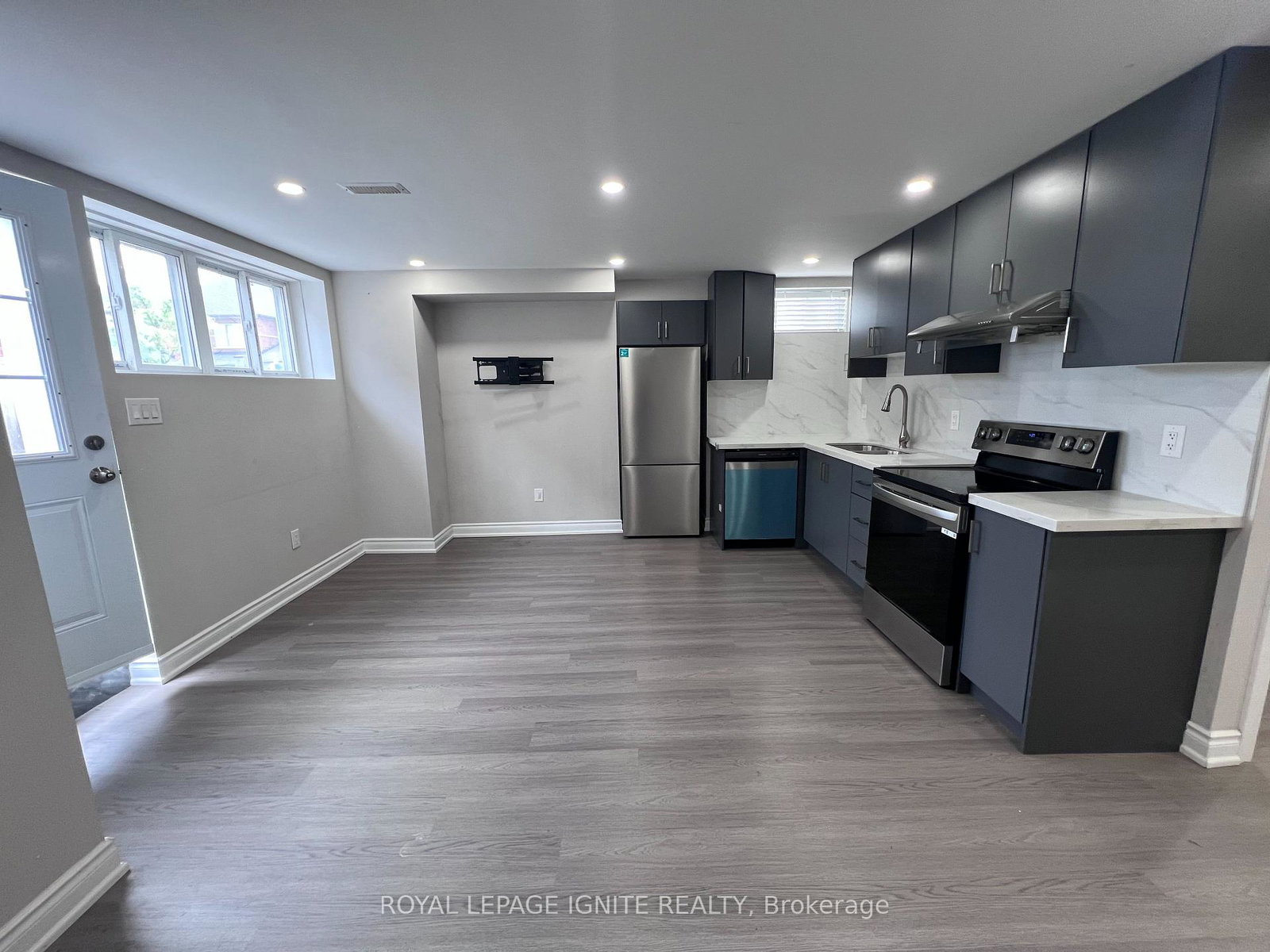 2449-hibiscus-drive-pickering-ontario-e13479014