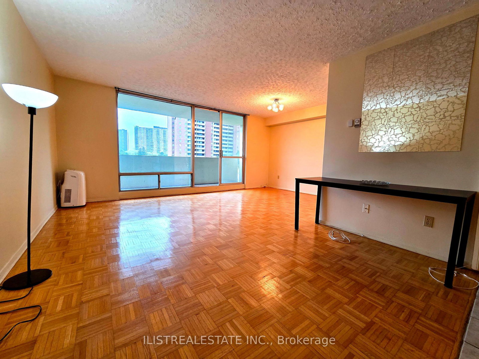 5-massey-square-east-york-ontario-e13479018