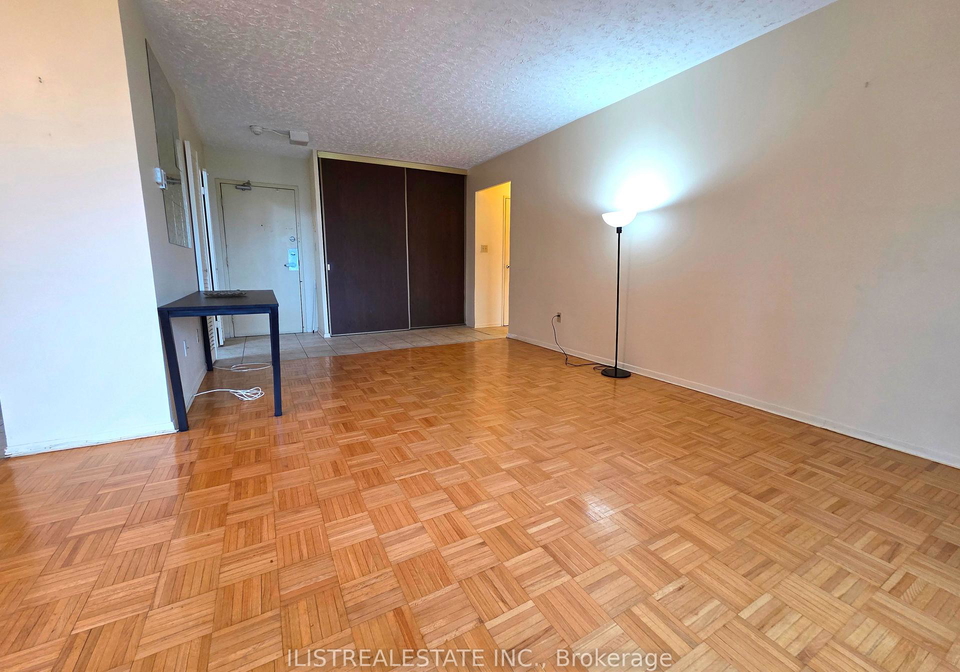 5-massey-square-east-york-ontario-e13479018