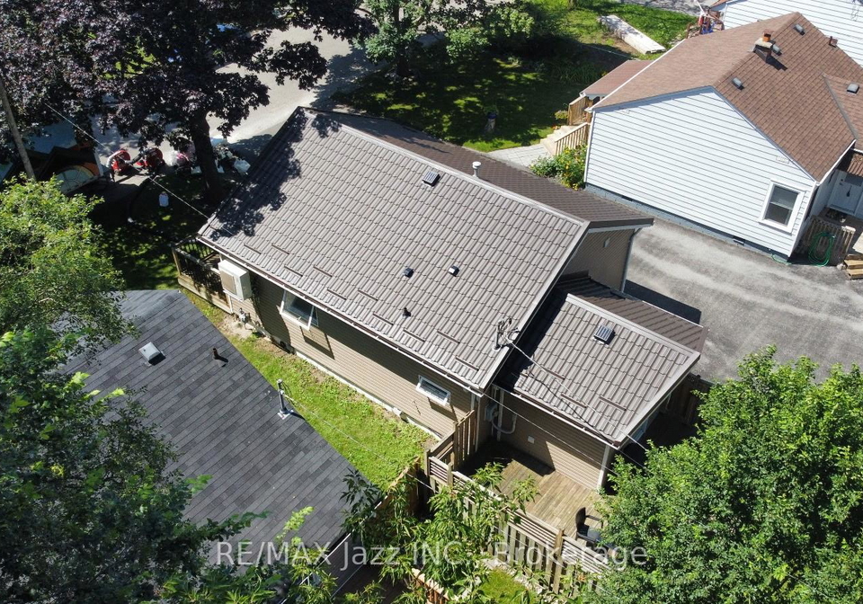 4-maple-street-ajax-ontario-e13479462