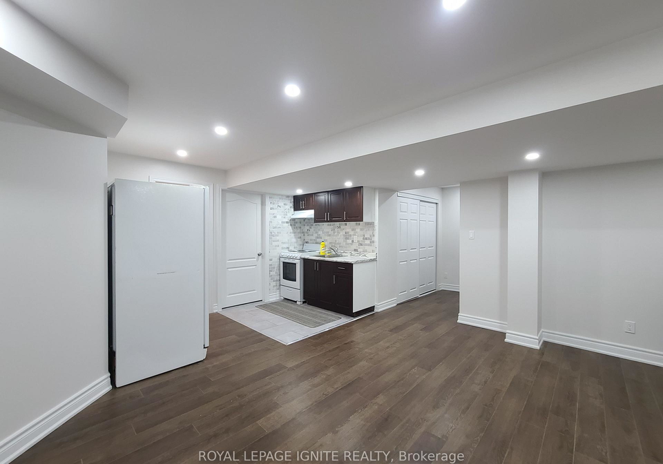 151-meandering-trail-scarborough-ontario-e13481334