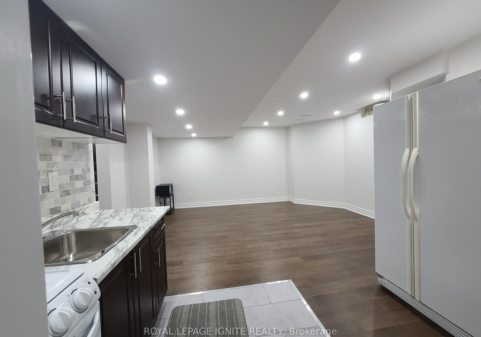 151-meandering-trail-scarborough-ontario-e13481334